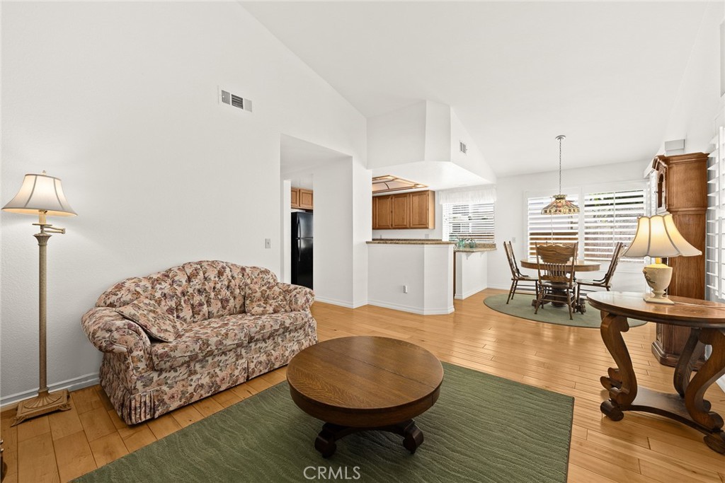 5787 Blackbird Lane