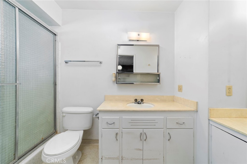 9066 E Fairview Avenue