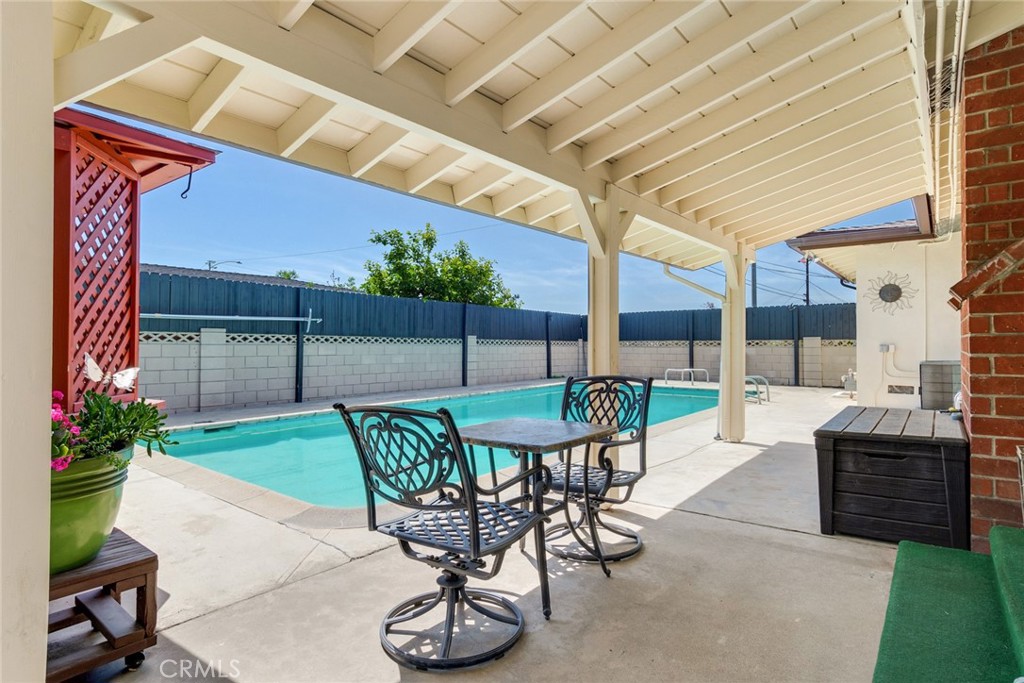 1242 N Dalton Avenue