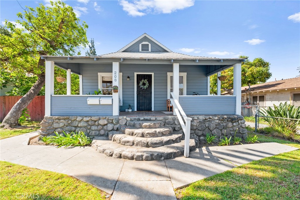 208 W Walnut Avenue