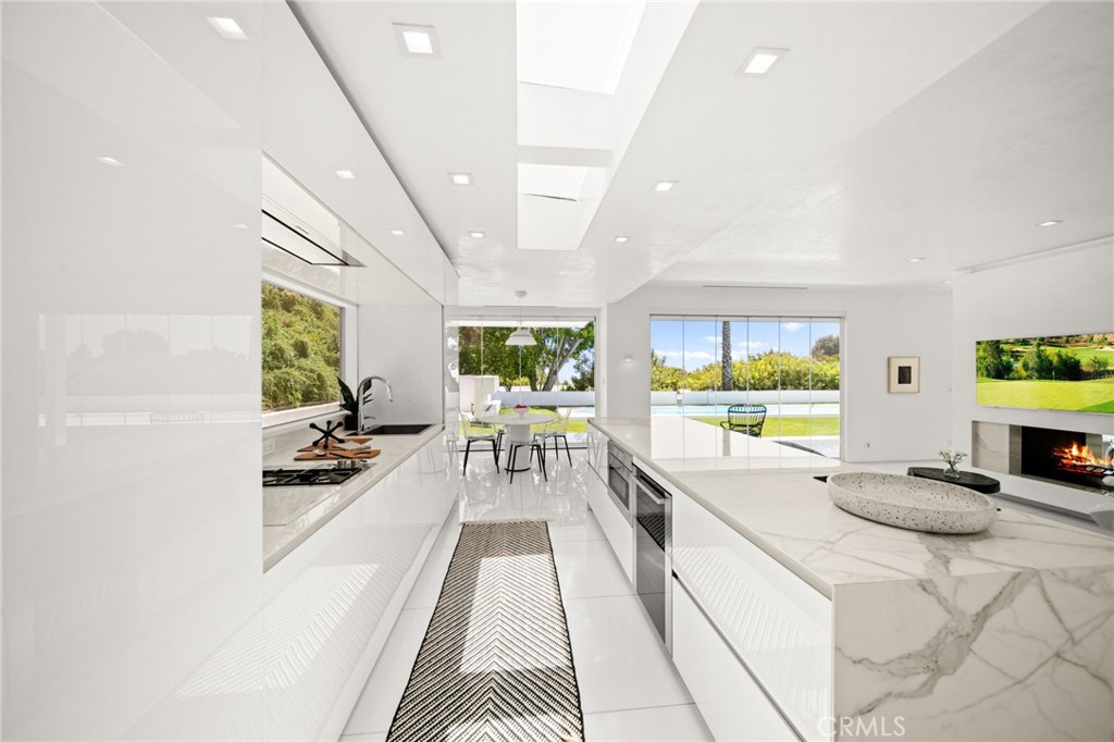 1046 N Hillcrest Road