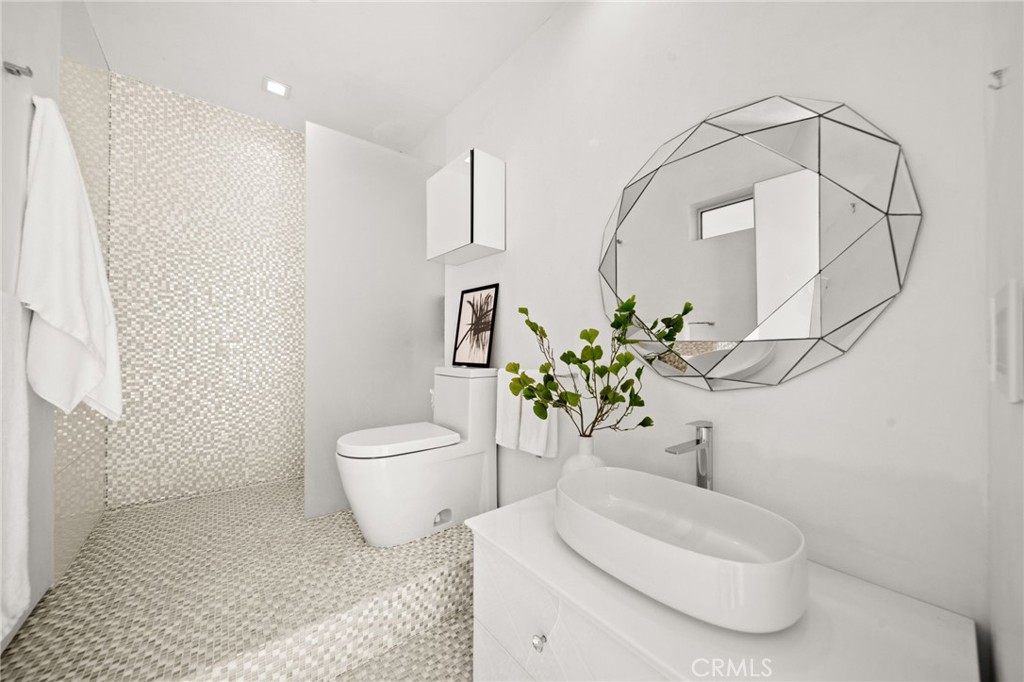 1046 N Hillcrest Road