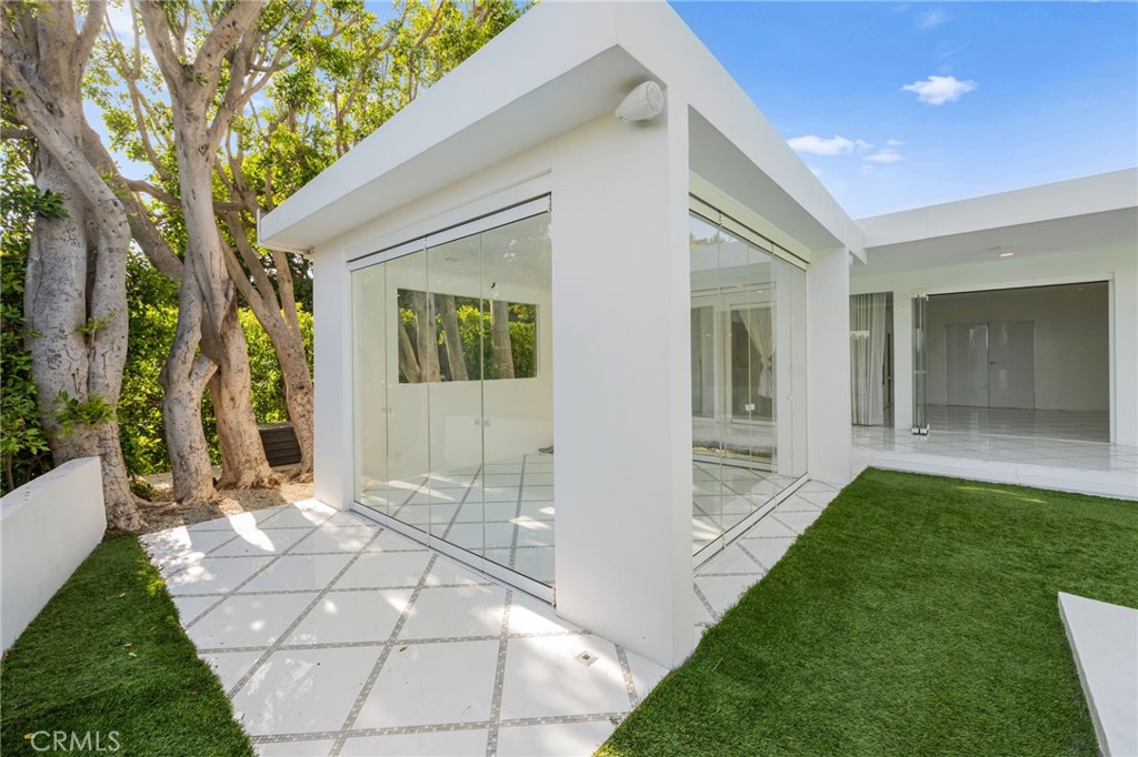 1046 N Hillcrest Road