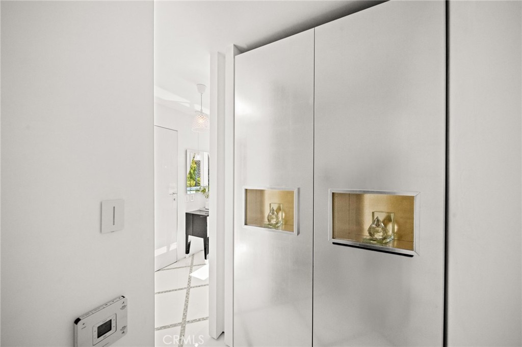 1046 N Hillcrest Road