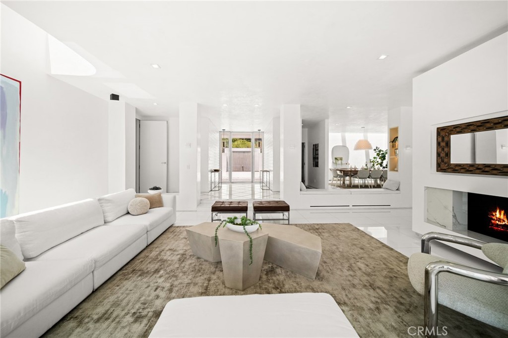 1046 N Hillcrest Road