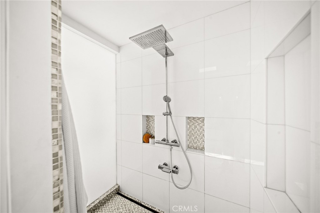 1046 N Hillcrest Road