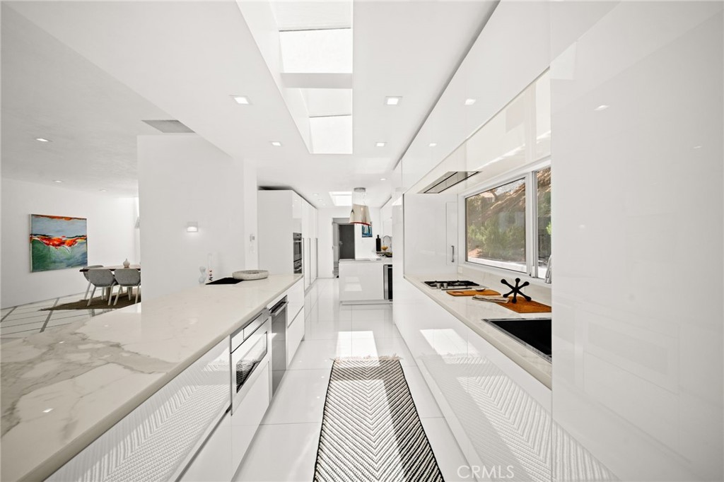 1046 N Hillcrest Road