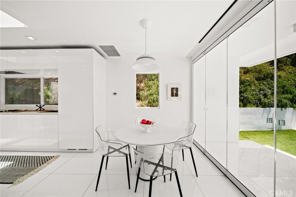 1046 N Hillcrest Road