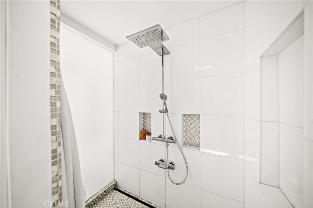 1046 N Hillcrest Road