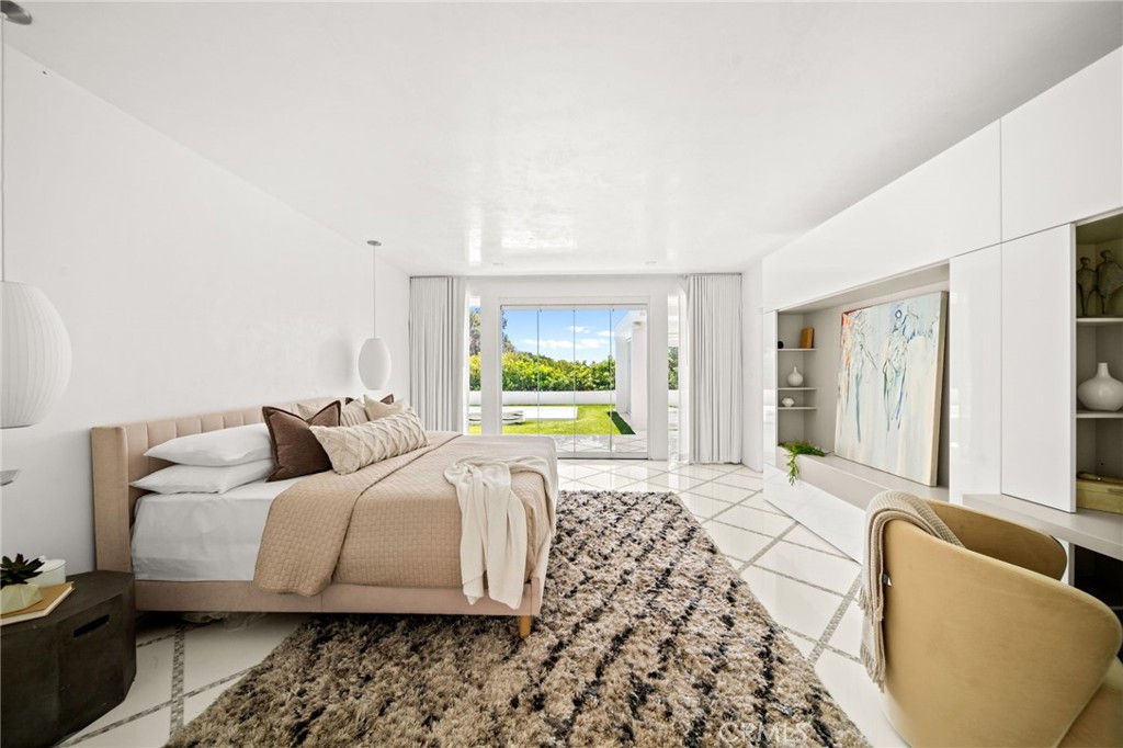 1046 N Hillcrest Road