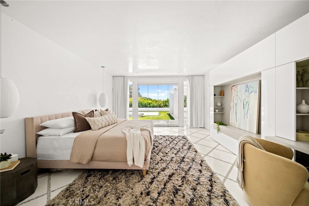 1046 N Hillcrest Road