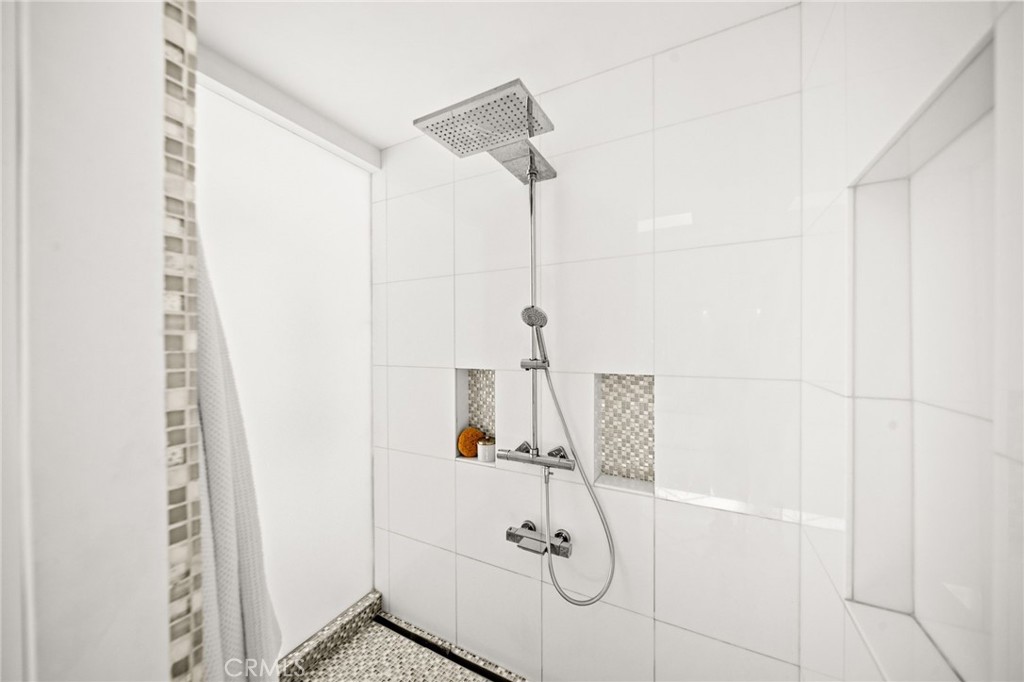 1046 N Hillcrest Road