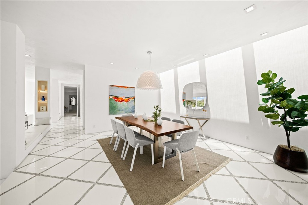 1046 N Hillcrest Road