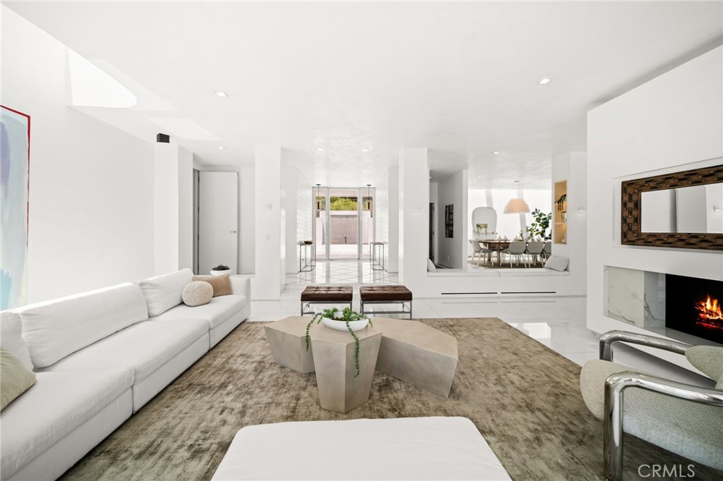 1046 N Hillcrest Road