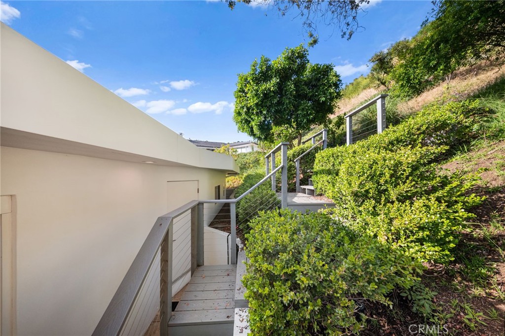 1046 N Hillcrest Road