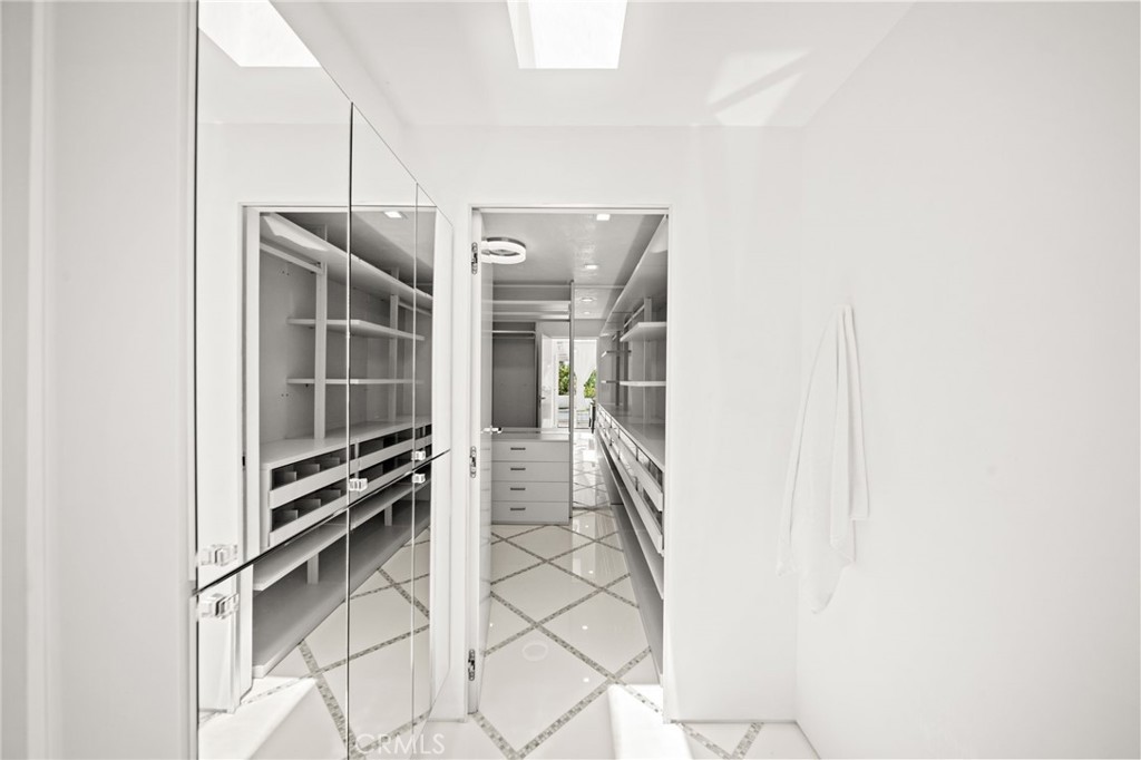 1046 N Hillcrest Road