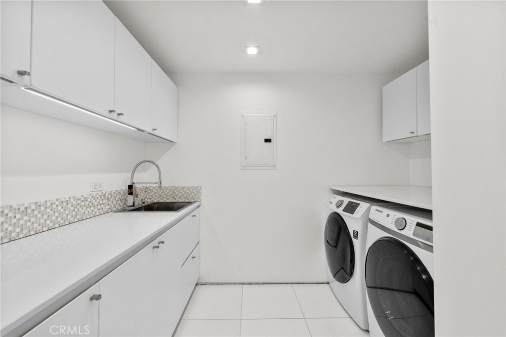 1046 N Hillcrest Road