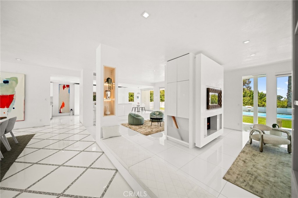 1046 N Hillcrest Road