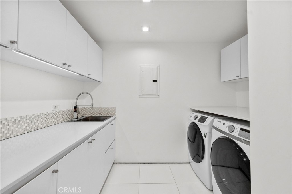 1046 N Hillcrest Road