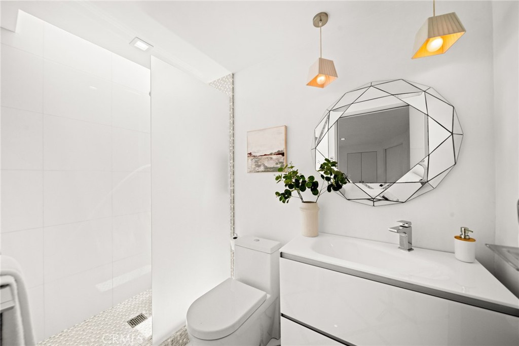 1046 N Hillcrest Road