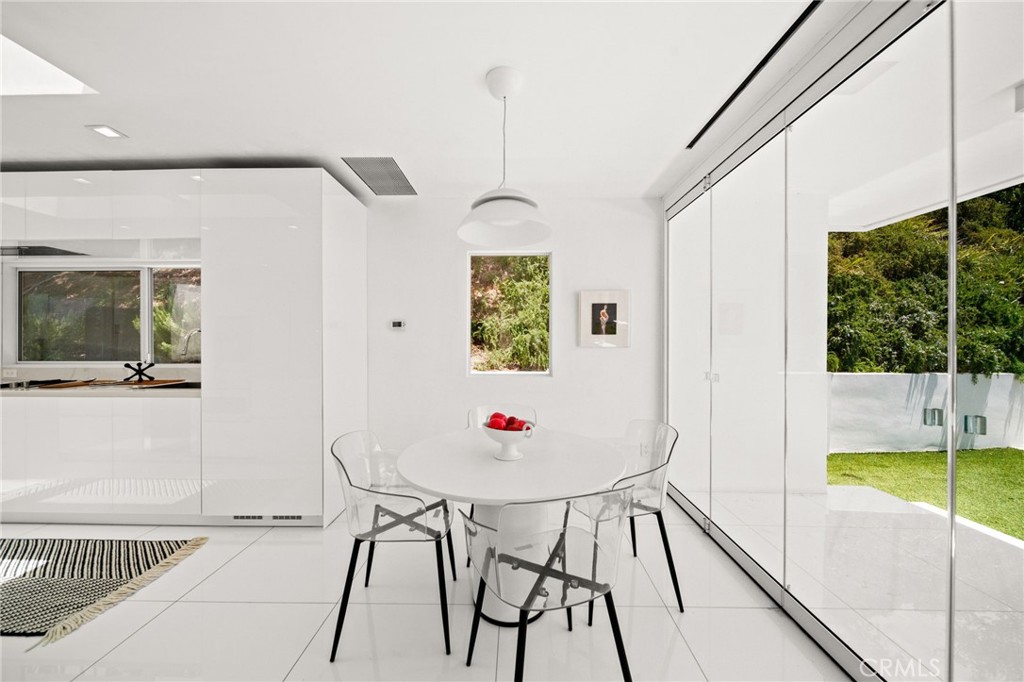 1046 N Hillcrest Road