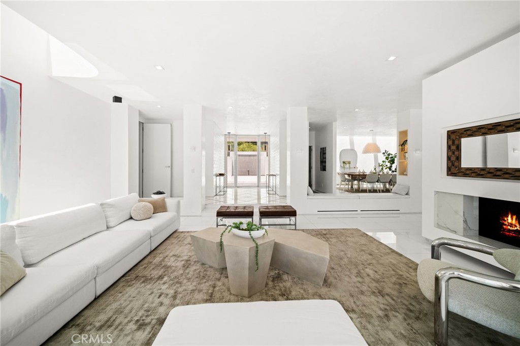 1046 N Hillcrest Road