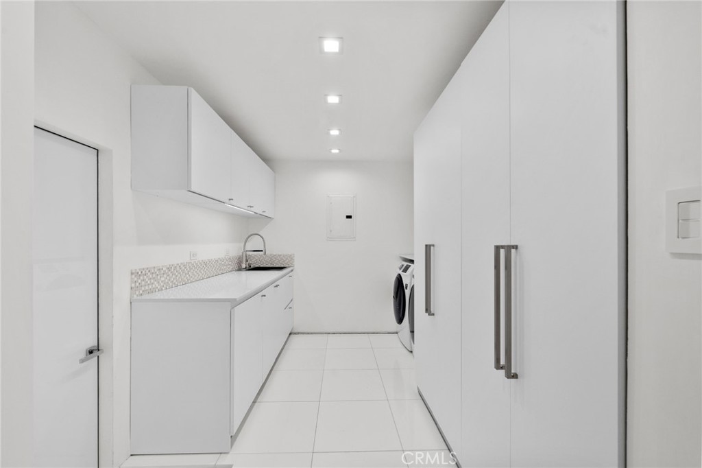 1046 N Hillcrest Road