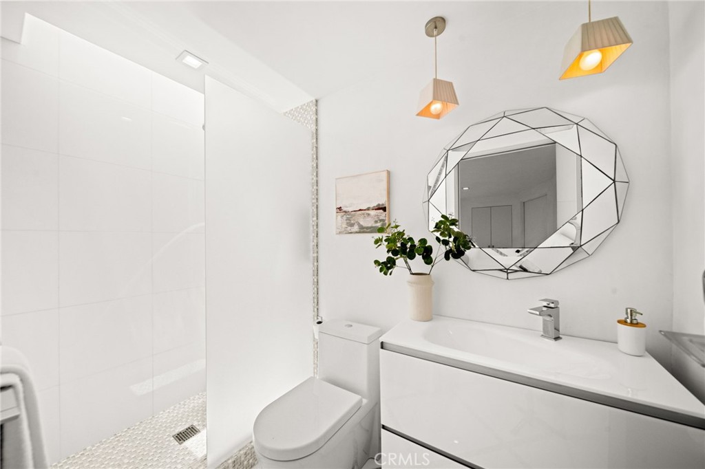 1046 N Hillcrest Road