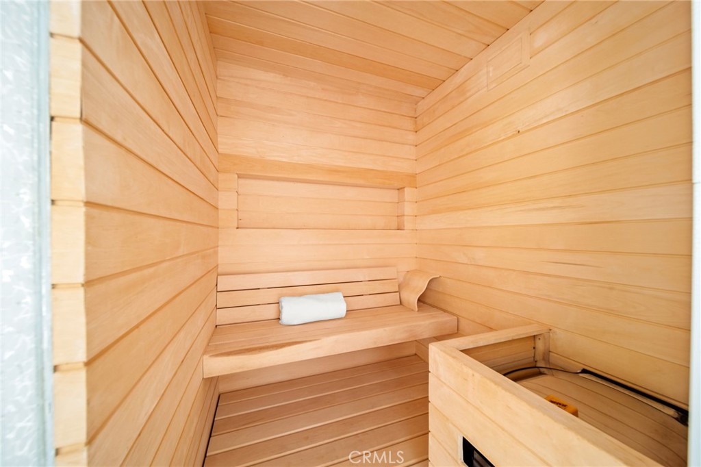 1046 N Hillcrest Road