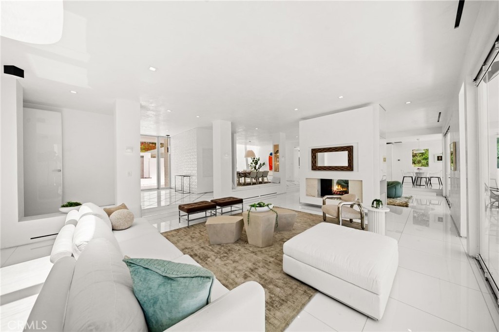 1046 N Hillcrest Road