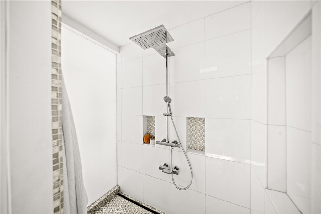 1046 N Hillcrest Road