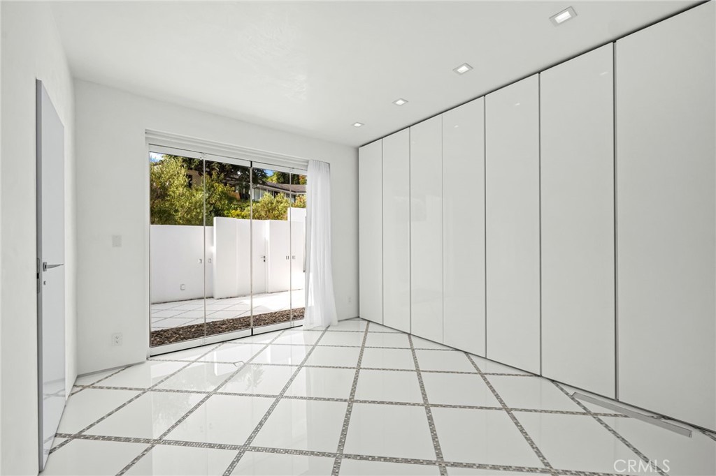 1046 N Hillcrest Road