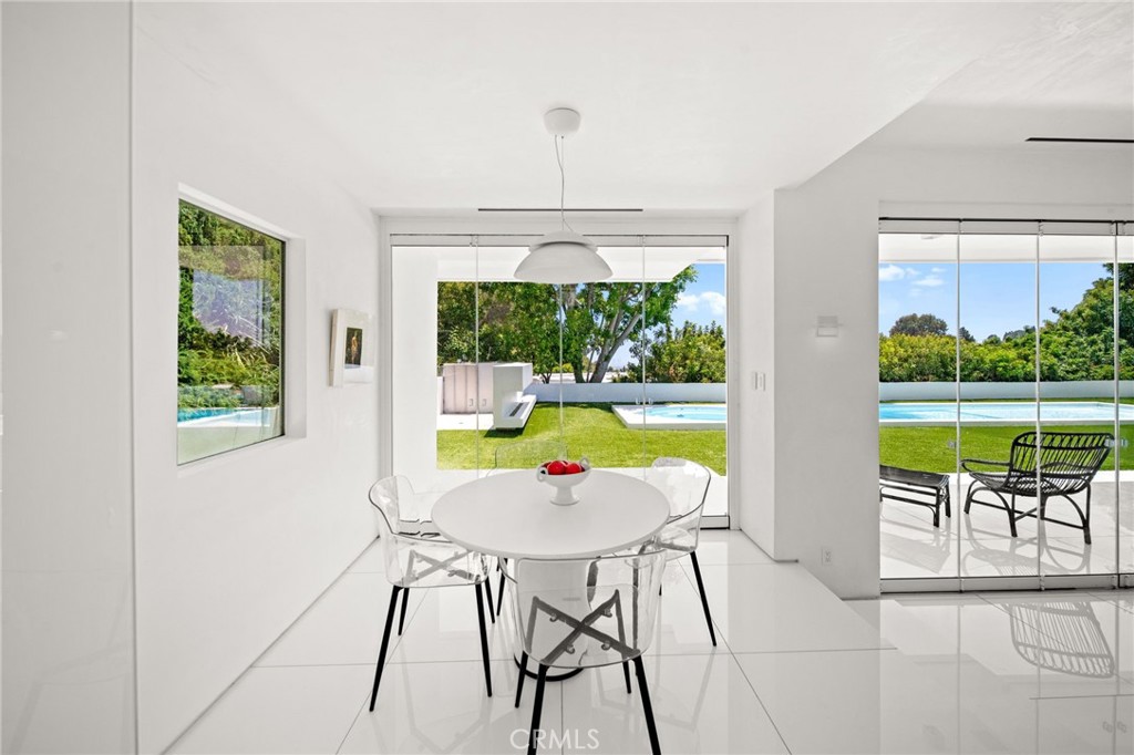 1046 N Hillcrest Road