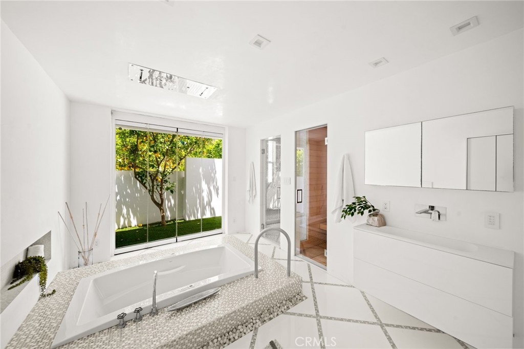 1046 N Hillcrest Road