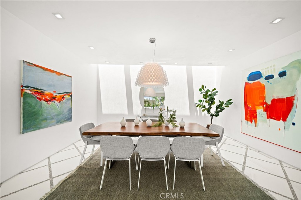 1046 N Hillcrest Road