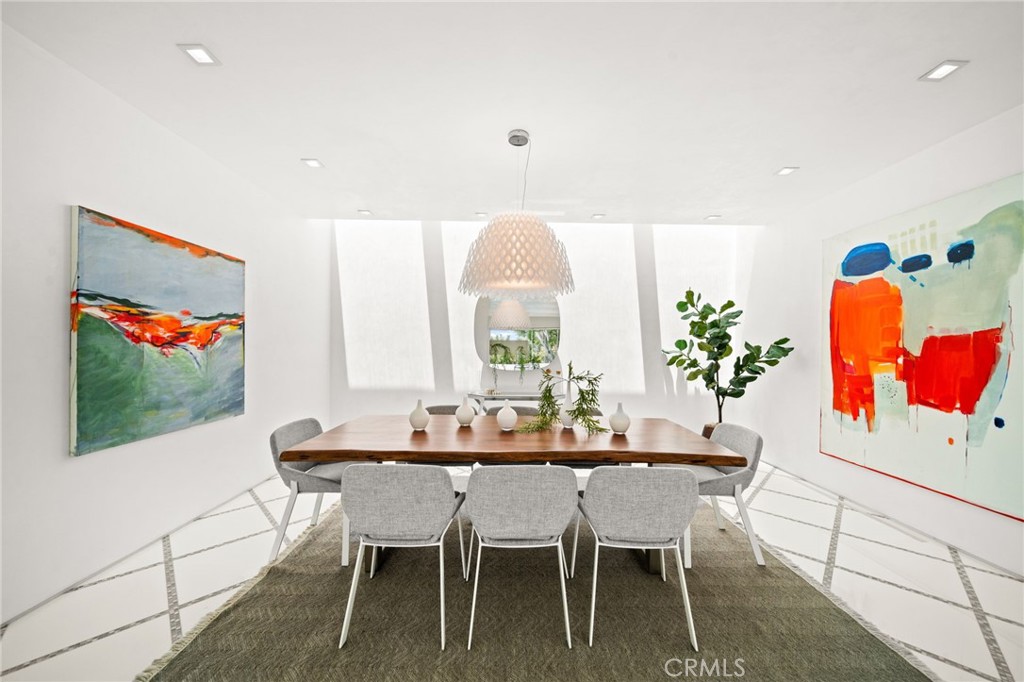 1046 N Hillcrest Road