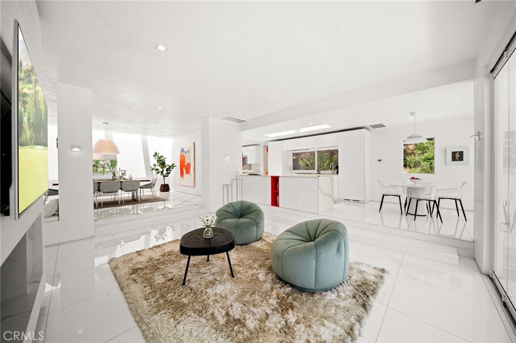 1046 N Hillcrest Road