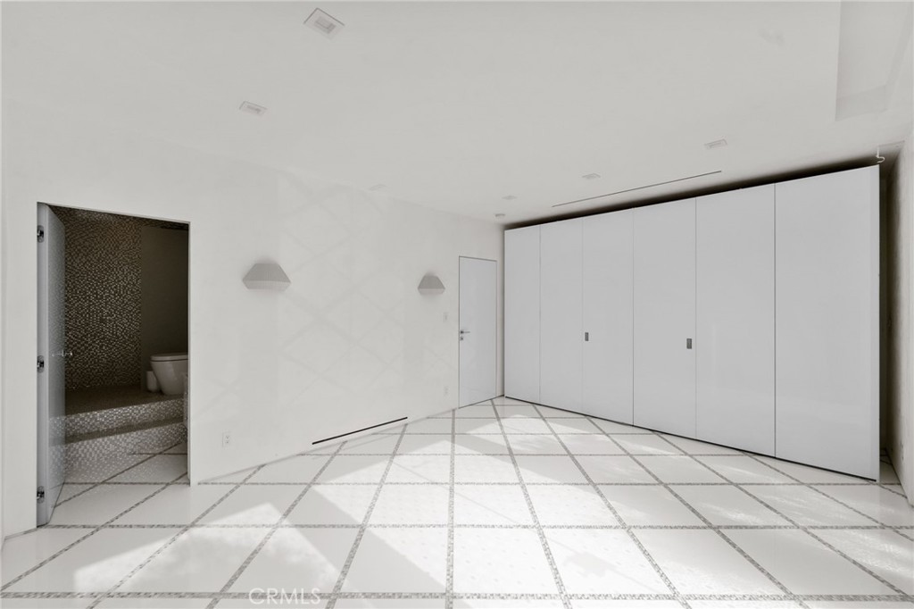 1046 N Hillcrest Road