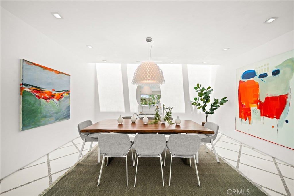 1046 N Hillcrest Road