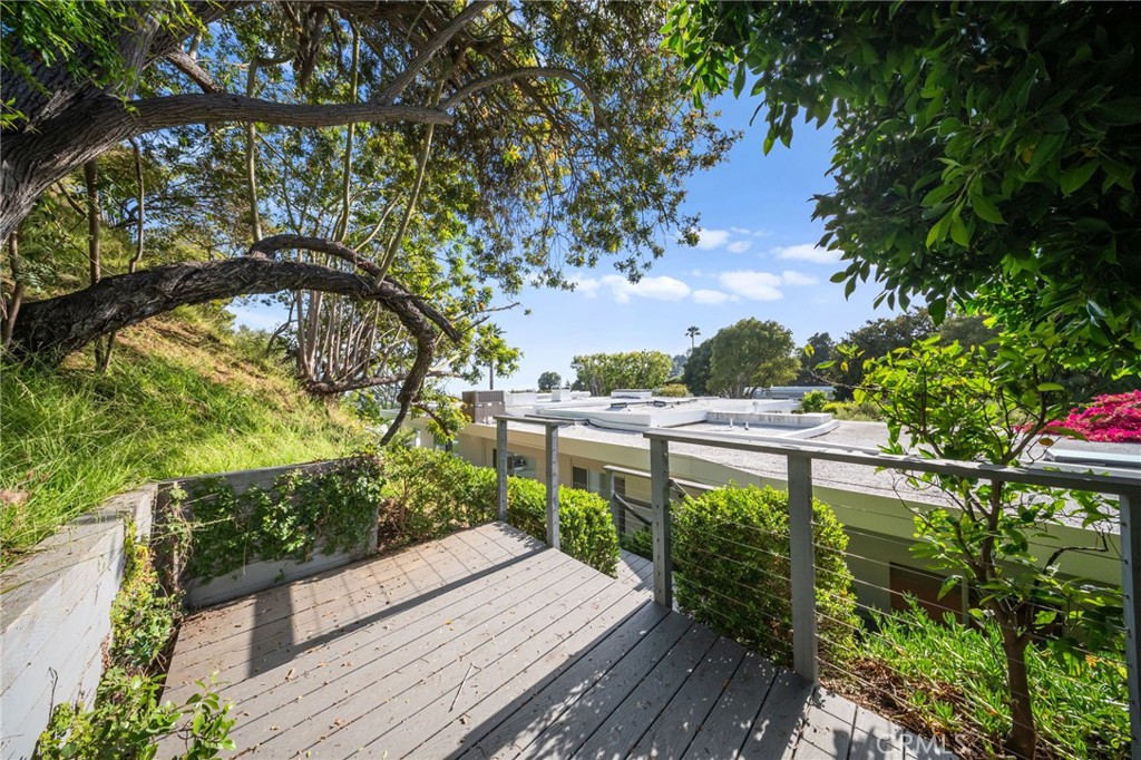 1046 N Hillcrest Road