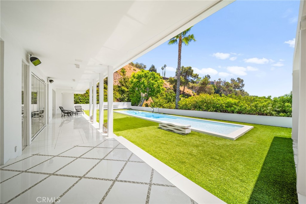 1046 N Hillcrest Road