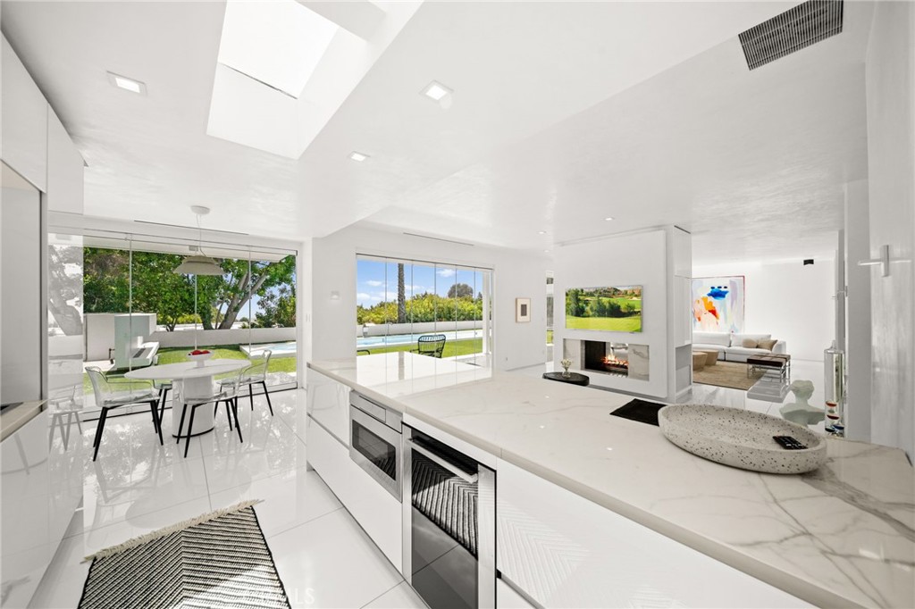 1046 N Hillcrest Road