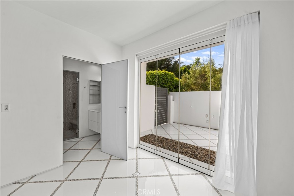 1046 N Hillcrest Road