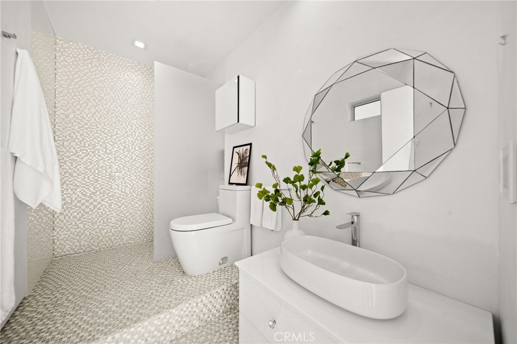 1046 N Hillcrest Road