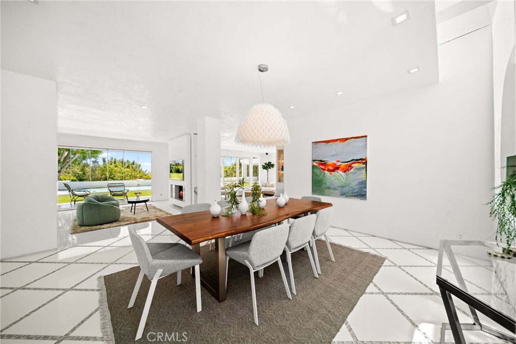 1046 N Hillcrest Road