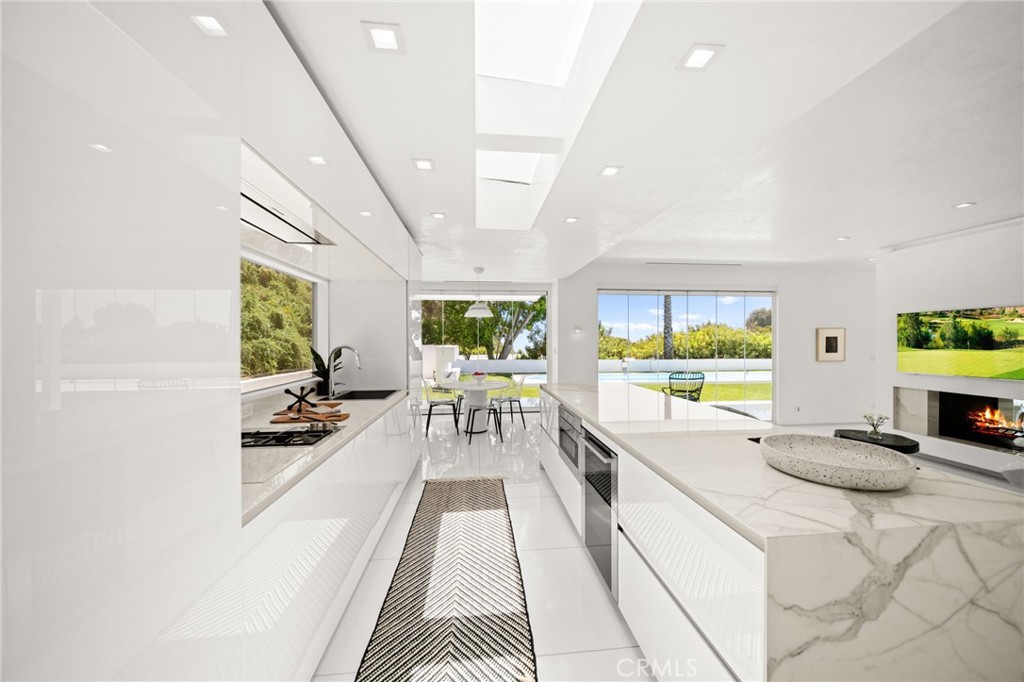 1046 N Hillcrest Road