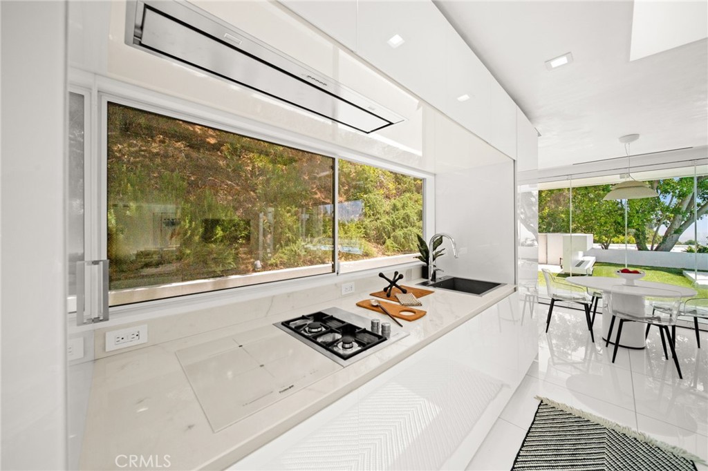 1046 N Hillcrest Road