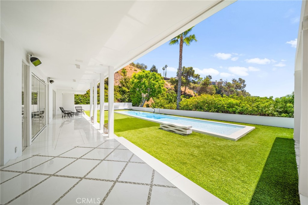 1046 N Hillcrest Road