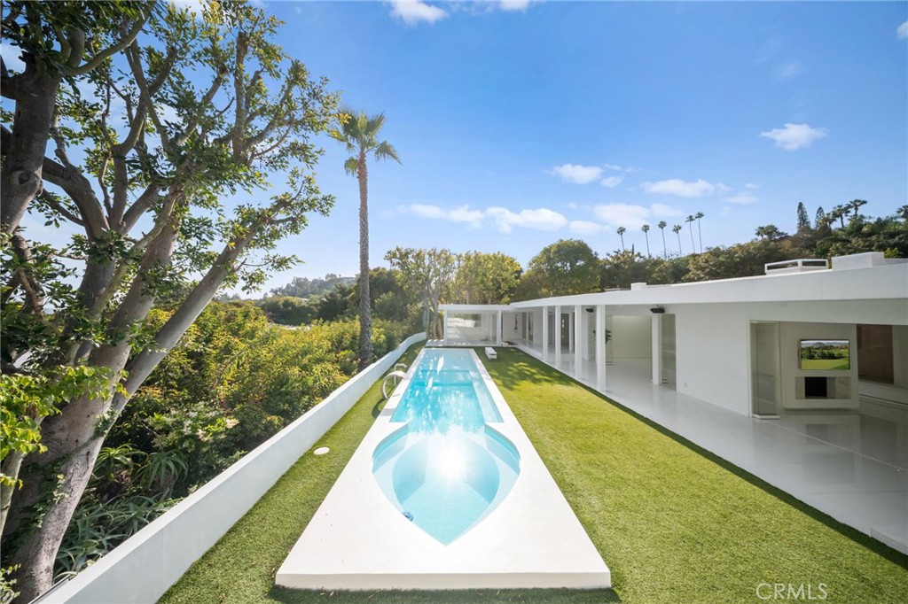 1046 N Hillcrest Road