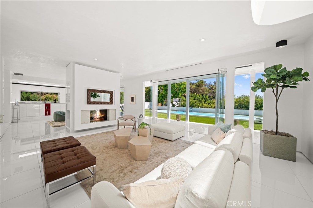 1046 N Hillcrest Road